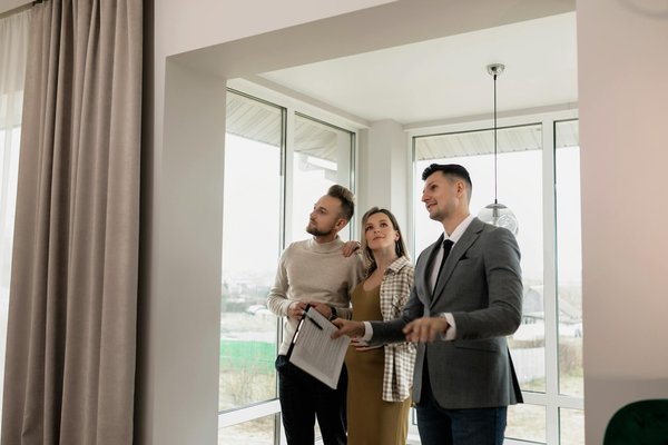 Quels conseils donner aux investisseurs sur l'achat d'appartements en centre-ville ?